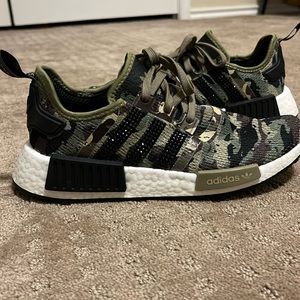 Adidas custom crystal sneakers camo men’s size 6.5, women’s 7.5-8